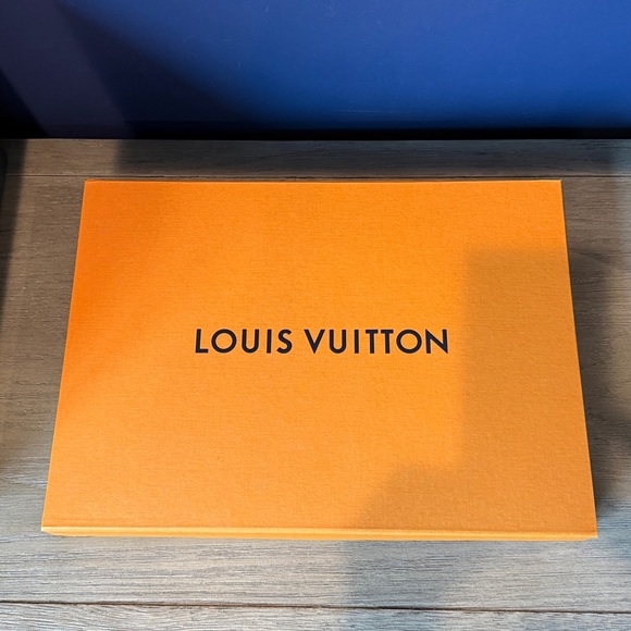 Louis Vuitton Logomania shine scarf M47533 black and silver NWT - Picture 8 of 8